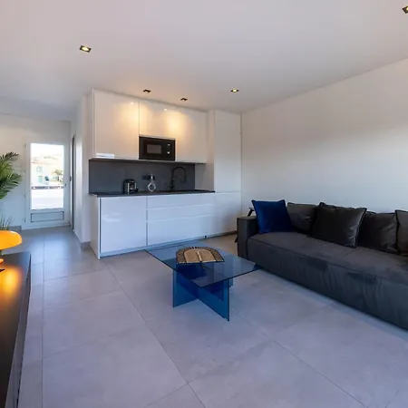 Διαμέρισμα 06az - With Terrace - 10min From Palais